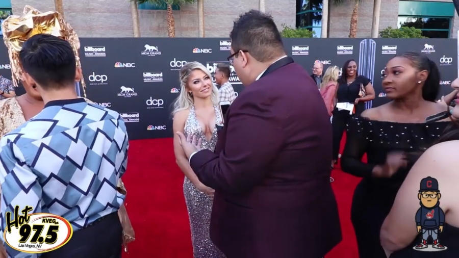 2019_Billboard_Awards_HeavyWeight_talks_wWWEs_Alexa_Bliss_014.jpeg