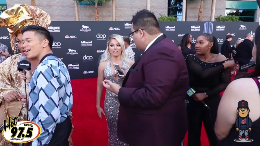 2019_Billboard_Awards_HeavyWeight_talks_wWWEs_Alexa_Bliss_017.jpeg