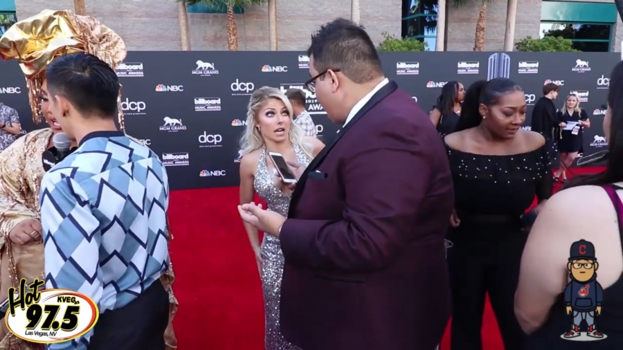 2019_Billboard_Awards_HeavyWeight_talks_wWWEs_Alexa_Bliss_018.jpeg