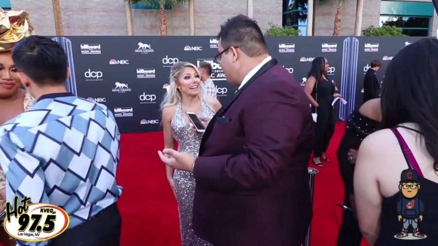 2019_Billboard_Awards_HeavyWeight_talks_wWWEs_Alexa_Bliss_022.jpeg