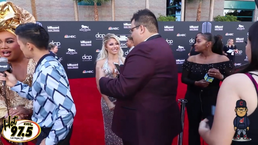 2019_Billboard_Awards_HeavyWeight_talks_wWWEs_Alexa_Bliss_028.jpeg