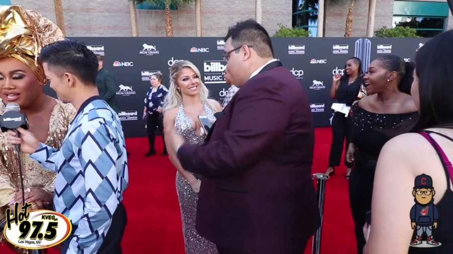 2019_Billboard_Awards_HeavyWeight_talks_wWWEs_Alexa_Bliss_032.jpeg