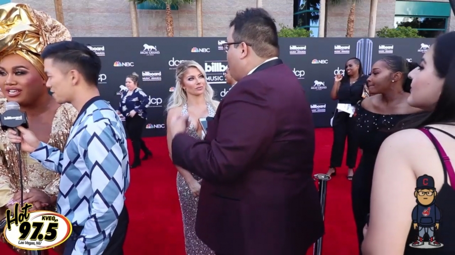 2019_Billboard_Awards_HeavyWeight_talks_wWWEs_Alexa_Bliss_033.jpeg