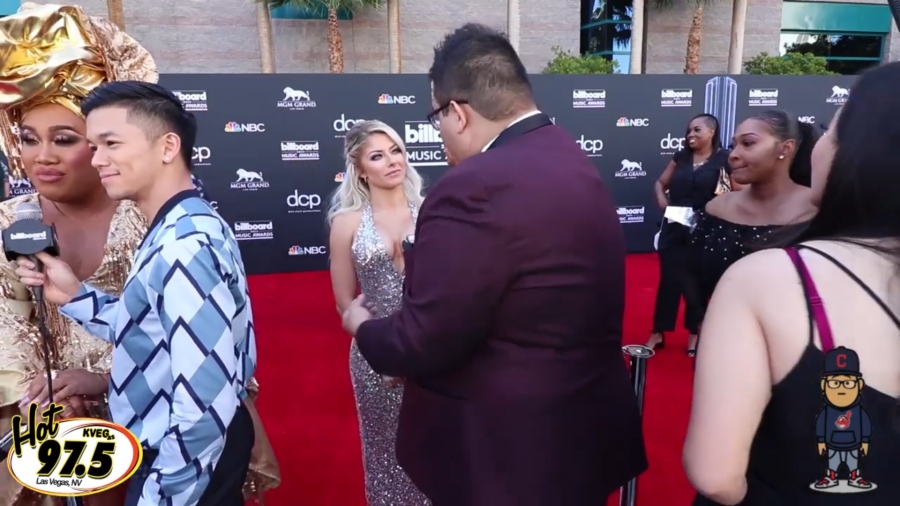 2019_Billboard_Awards_HeavyWeight_talks_wWWEs_Alexa_Bliss_034.jpeg