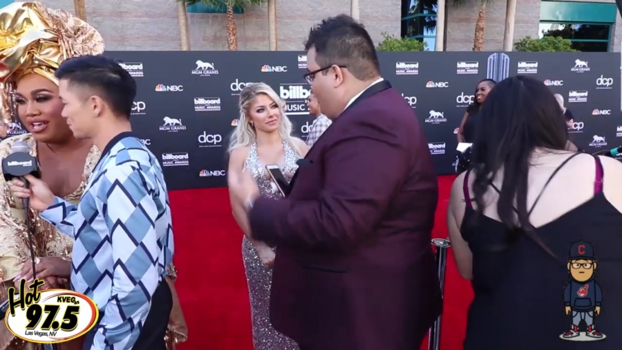 2019_Billboard_Awards_HeavyWeight_talks_wWWEs_Alexa_Bliss_035.jpeg