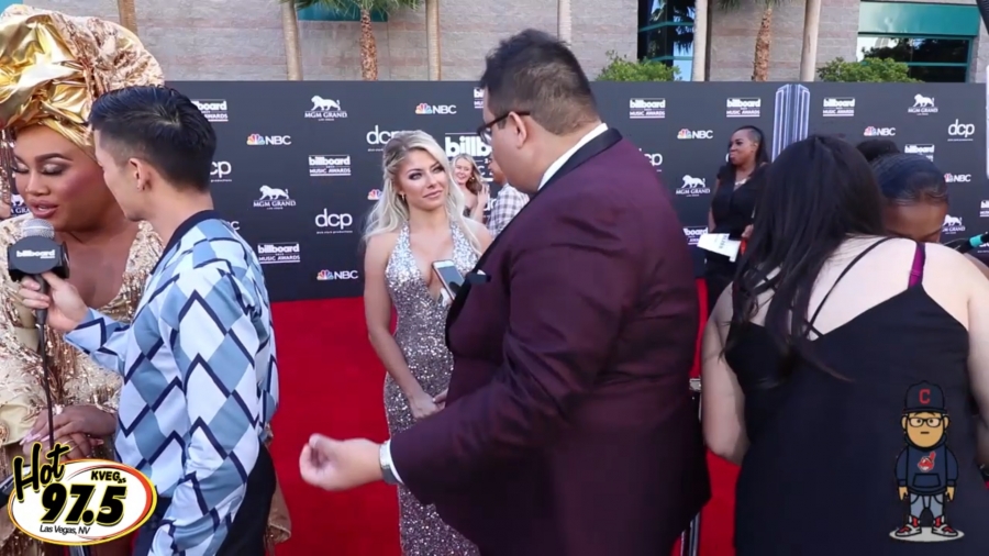 2019_Billboard_Awards_HeavyWeight_talks_wWWEs_Alexa_Bliss_036.jpeg