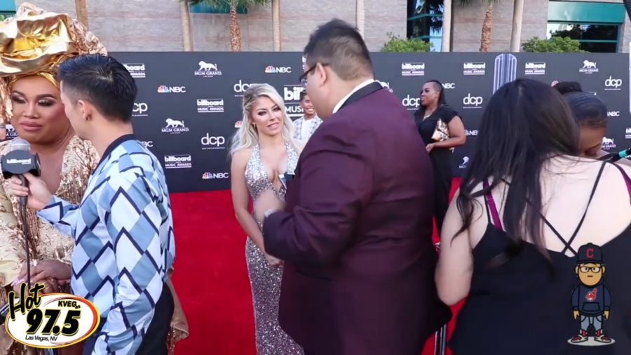 2019_Billboard_Awards_HeavyWeight_talks_wWWEs_Alexa_Bliss_039.jpeg