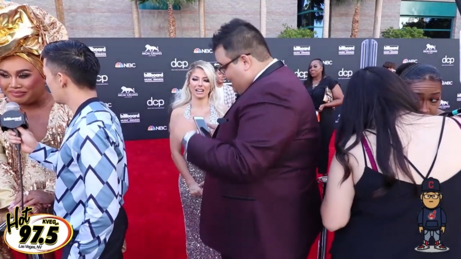 2019_Billboard_Awards_HeavyWeight_talks_wWWEs_Alexa_Bliss_040.jpeg