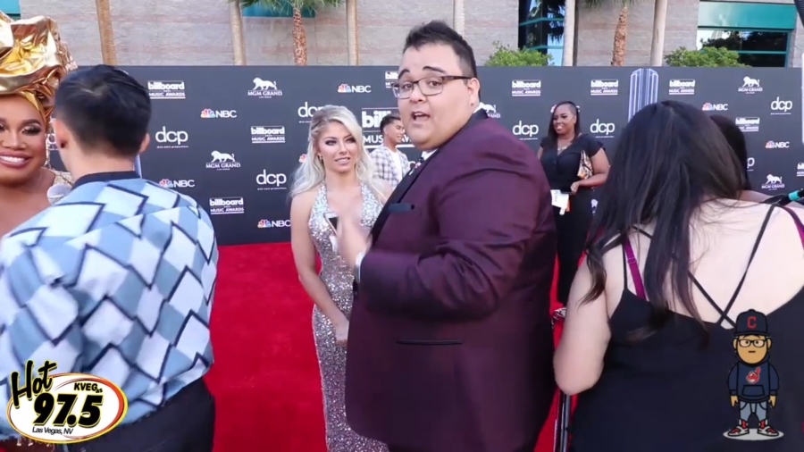 2019_Billboard_Awards_HeavyWeight_talks_wWWEs_Alexa_Bliss_042.jpeg