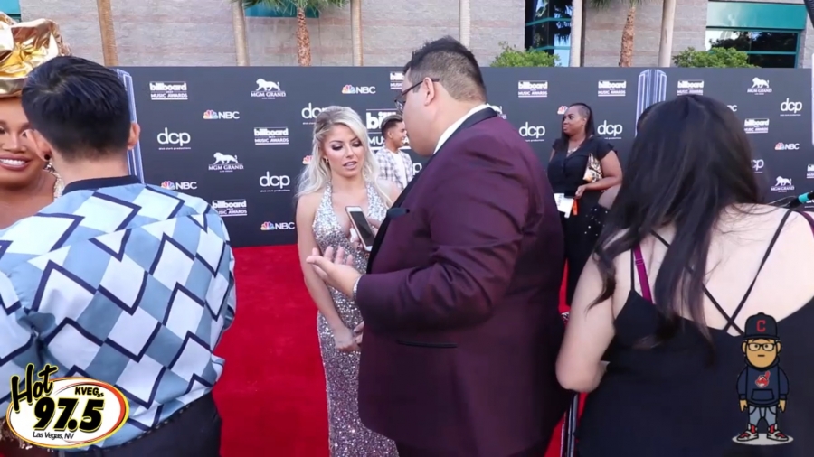 2019_Billboard_Awards_HeavyWeight_talks_wWWEs_Alexa_Bliss_043.jpeg