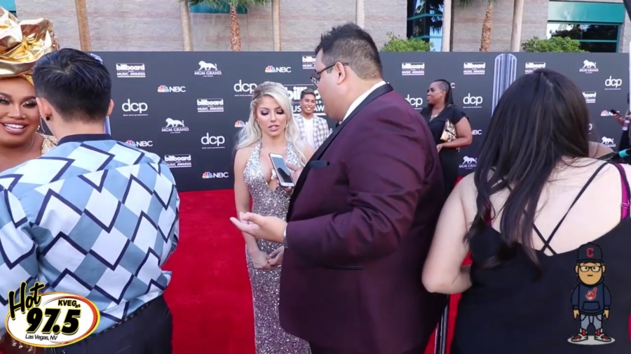 2019_Billboard_Awards_HeavyWeight_talks_wWWEs_Alexa_Bliss_044.jpeg