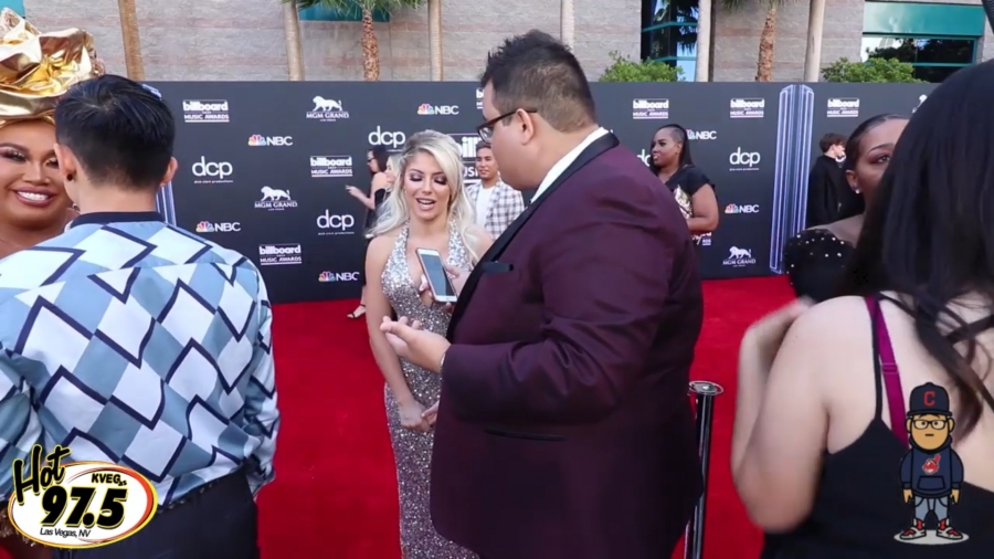 2019_Billboard_Awards_HeavyWeight_talks_wWWEs_Alexa_Bliss_050.jpeg