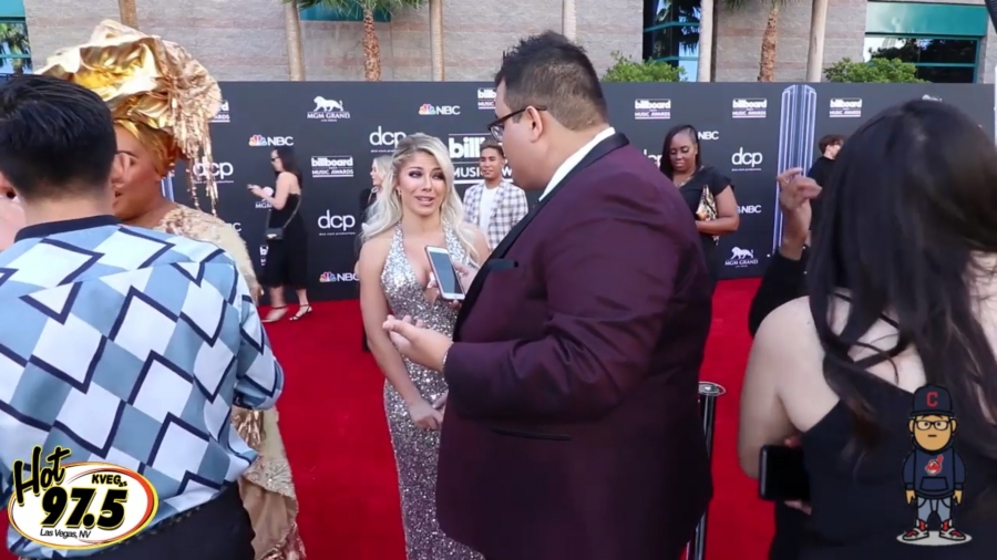 2019_Billboard_Awards_HeavyWeight_talks_wWWEs_Alexa_Bliss_051.jpeg