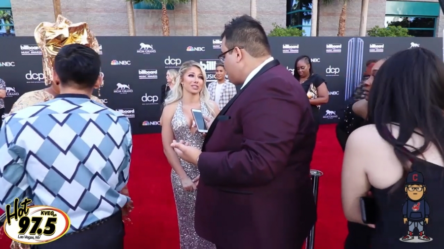 2019_Billboard_Awards_HeavyWeight_talks_wWWEs_Alexa_Bliss_052.jpeg