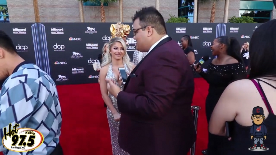 2019_Billboard_Awards_HeavyWeight_talks_wWWEs_Alexa_Bliss_056.jpeg