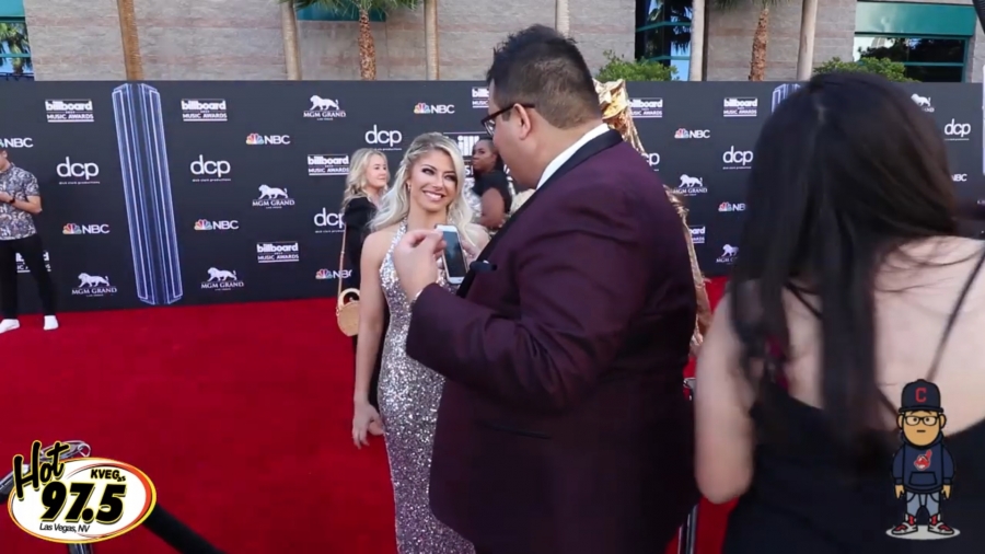 2019_Billboard_Awards_HeavyWeight_talks_wWWEs_Alexa_Bliss_058.jpeg