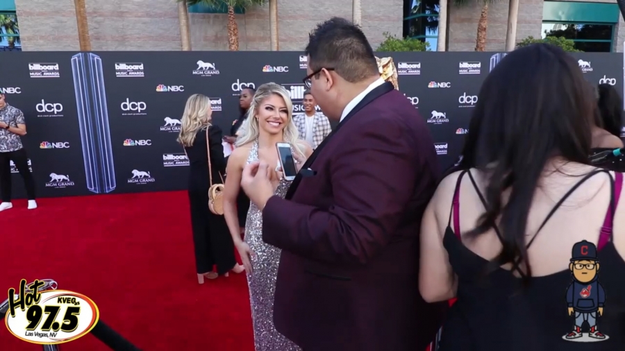 2019_Billboard_Awards_HeavyWeight_talks_wWWEs_Alexa_Bliss_059.jpeg