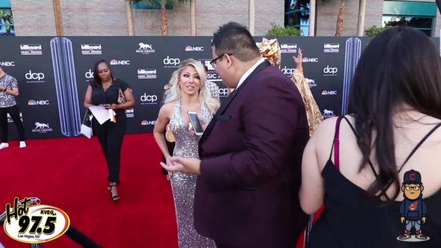 2019_Billboard_Awards_HeavyWeight_talks_wWWEs_Alexa_Bliss_061.jpeg