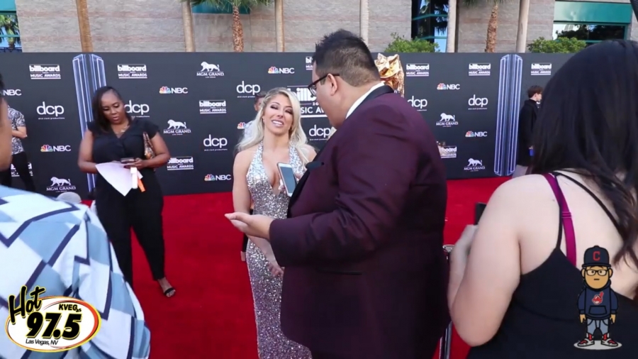 2019_Billboard_Awards_HeavyWeight_talks_wWWEs_Alexa_Bliss_062.jpeg