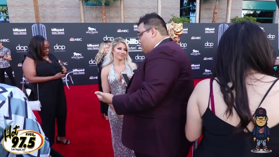 2019_Billboard_Awards_HeavyWeight_talks_wWWEs_Alexa_Bliss_064.jpeg