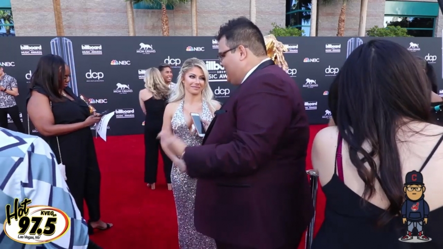 2019_Billboard_Awards_HeavyWeight_talks_wWWEs_Alexa_Bliss_065.jpeg