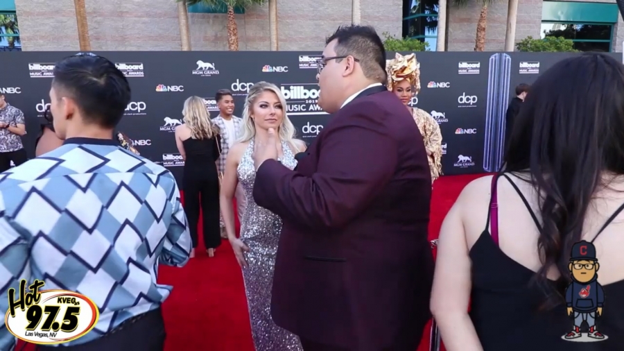 2019_Billboard_Awards_HeavyWeight_talks_wWWEs_Alexa_Bliss_067.jpeg