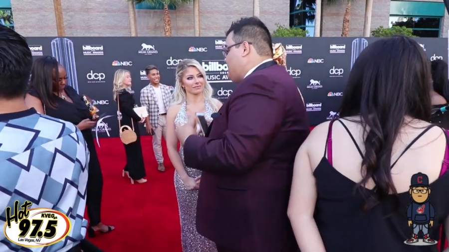 2019_Billboard_Awards_HeavyWeight_talks_wWWEs_Alexa_Bliss_069.jpeg