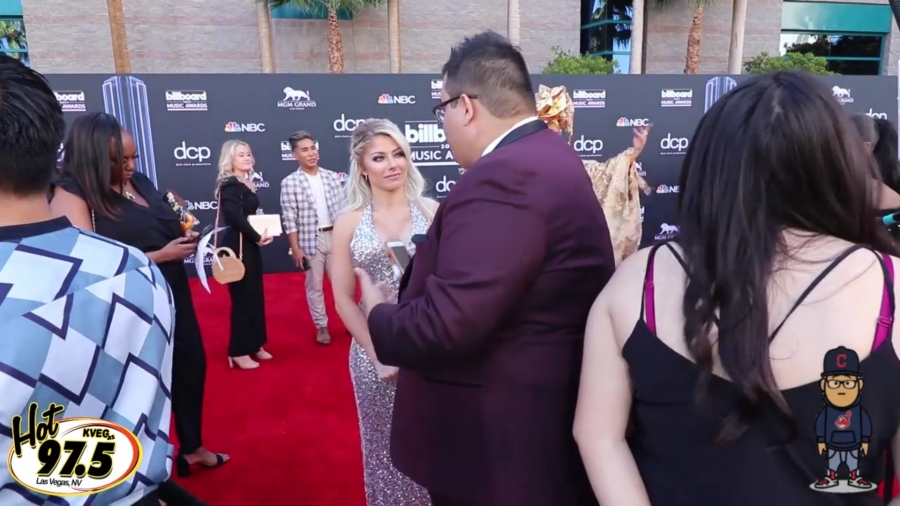 2019_Billboard_Awards_HeavyWeight_talks_wWWEs_Alexa_Bliss_070.jpeg