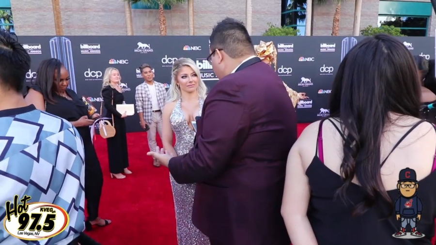 2019_Billboard_Awards_HeavyWeight_talks_wWWEs_Alexa_Bliss_071.jpeg