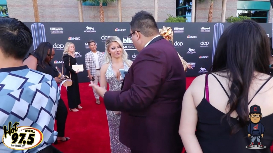 2019_Billboard_Awards_HeavyWeight_talks_wWWEs_Alexa_Bliss_072.jpeg