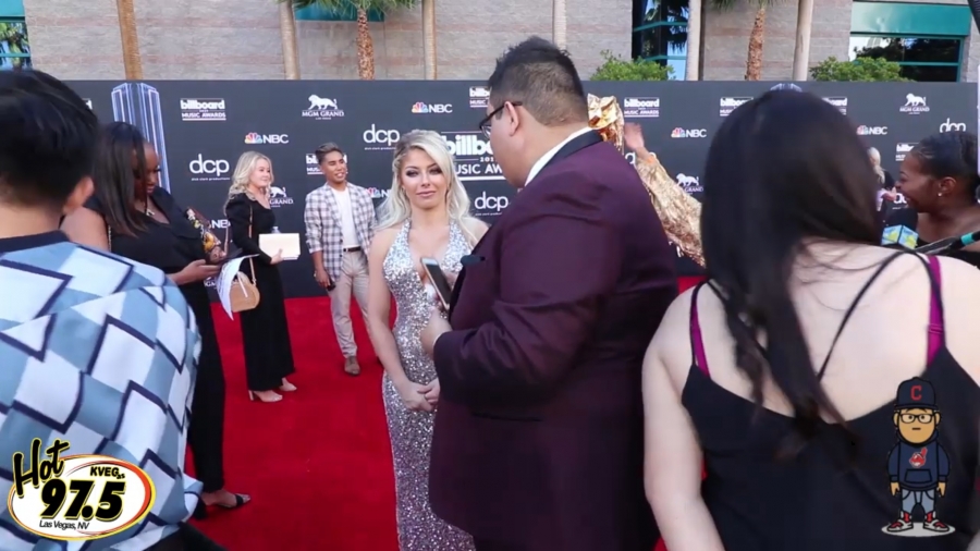 2019_Billboard_Awards_HeavyWeight_talks_wWWEs_Alexa_Bliss_073.jpeg