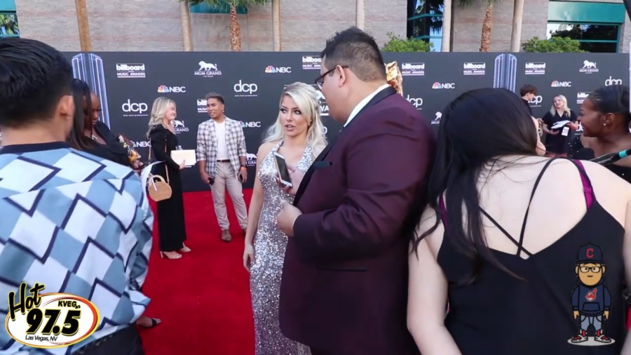 2019_Billboard_Awards_HeavyWeight_talks_wWWEs_Alexa_Bliss_074.jpeg