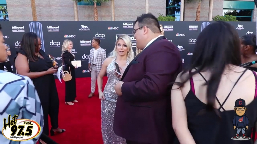 2019_Billboard_Awards_HeavyWeight_talks_wWWEs_Alexa_Bliss_075.jpeg