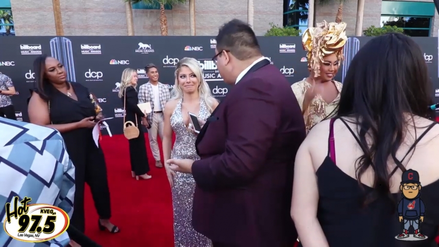 2019_Billboard_Awards_HeavyWeight_talks_wWWEs_Alexa_Bliss_079.jpeg