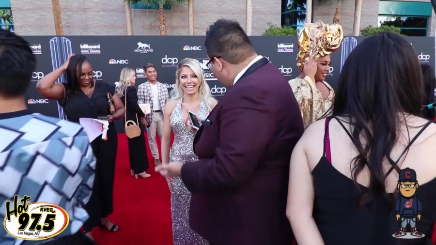 2019_Billboard_Awards_HeavyWeight_talks_wWWEs_Alexa_Bliss_080.jpeg