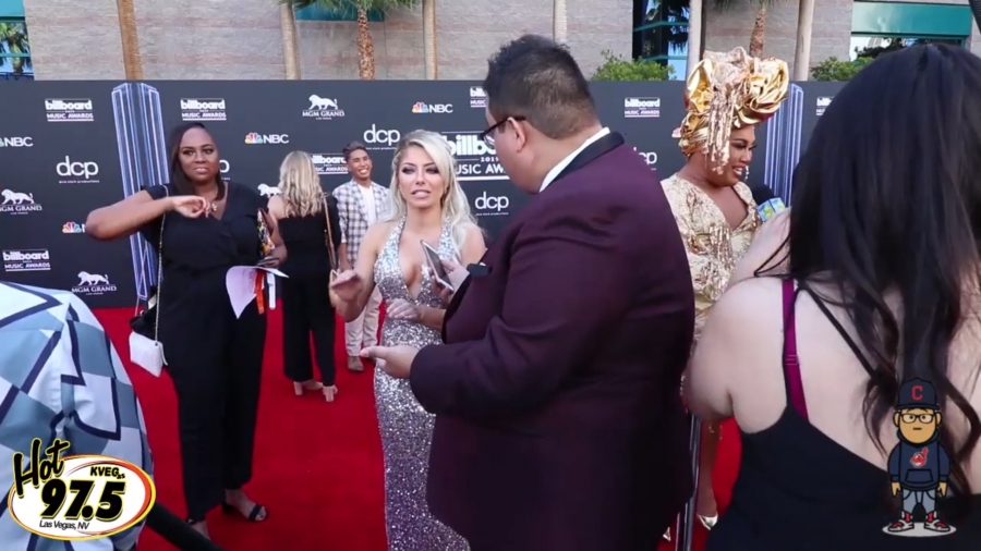 2019_Billboard_Awards_HeavyWeight_talks_wWWEs_Alexa_Bliss_083.jpeg