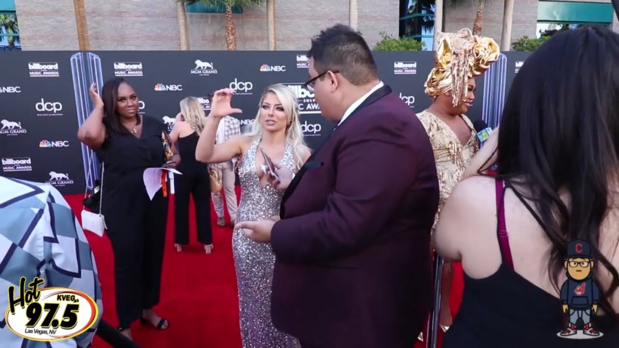 2019_Billboard_Awards_HeavyWeight_talks_wWWEs_Alexa_Bliss_084.jpeg