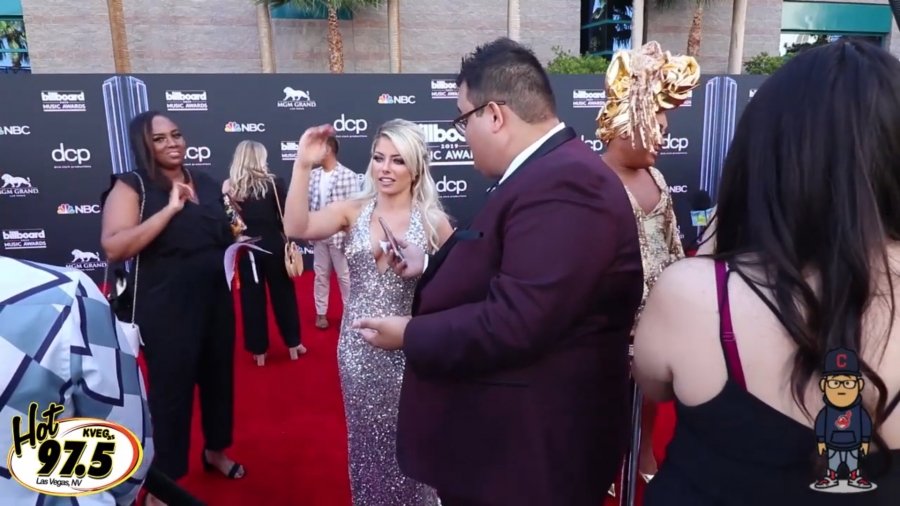 2019_Billboard_Awards_HeavyWeight_talks_wWWEs_Alexa_Bliss_085.jpeg