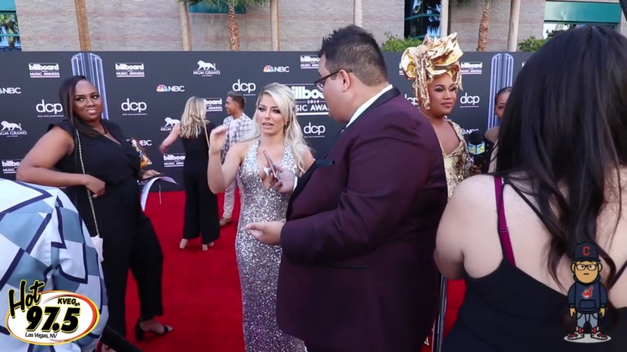 2019_Billboard_Awards_HeavyWeight_talks_wWWEs_Alexa_Bliss_086.jpeg