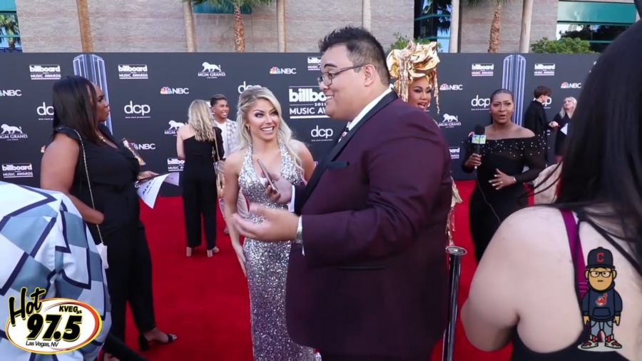 2019_Billboard_Awards_HeavyWeight_talks_wWWEs_Alexa_Bliss_089.jpeg