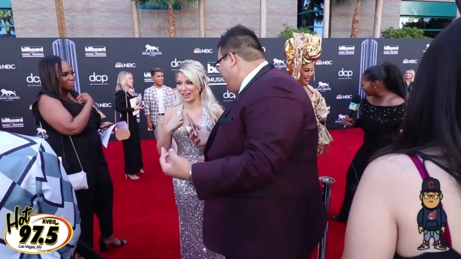 2019_Billboard_Awards_HeavyWeight_talks_wWWEs_Alexa_Bliss_092.jpeg