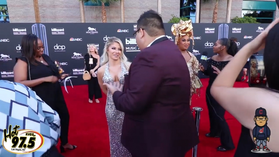 2019_Billboard_Awards_HeavyWeight_talks_wWWEs_Alexa_Bliss_100.jpeg