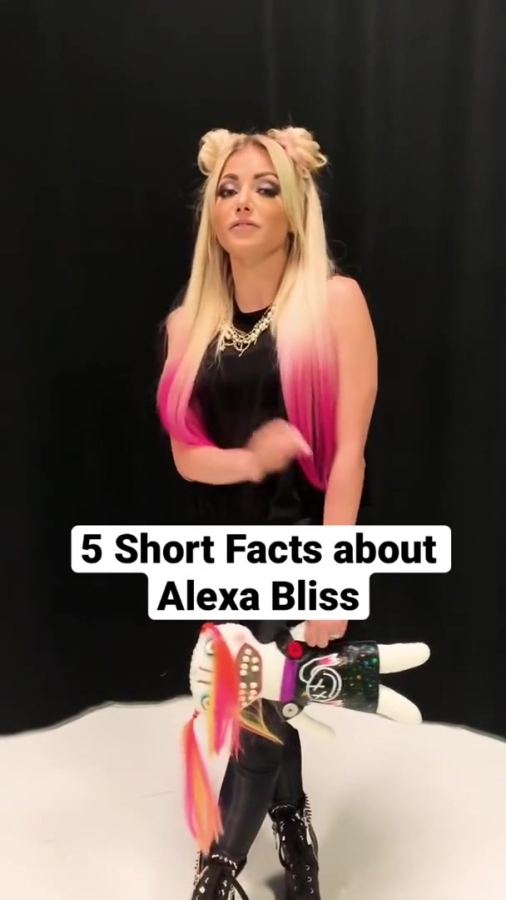 5_Facts_about_Alexa_Bliss__Short_07.jpg