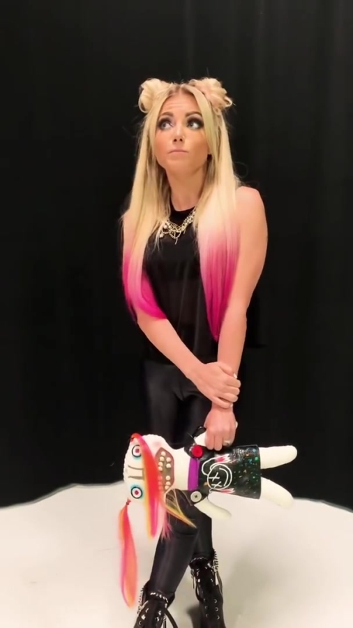 5_Facts_about_Alexa_Bliss__Short_12.jpg