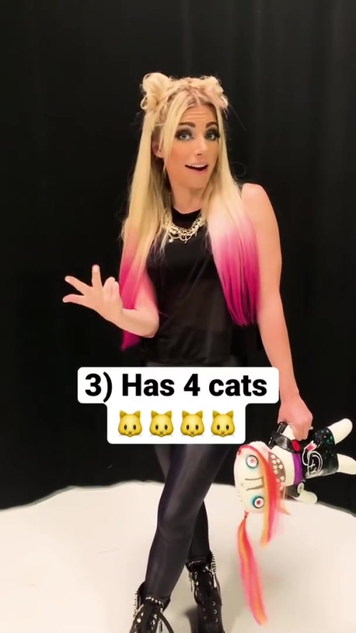 5_Facts_about_Alexa_Bliss__Short_32.jpg