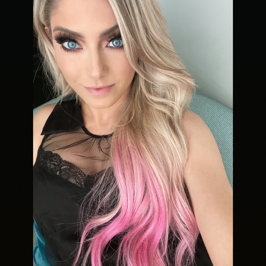 AlexaBliss_WWE-1204913711787307008-20191211_175949-img1.jpg