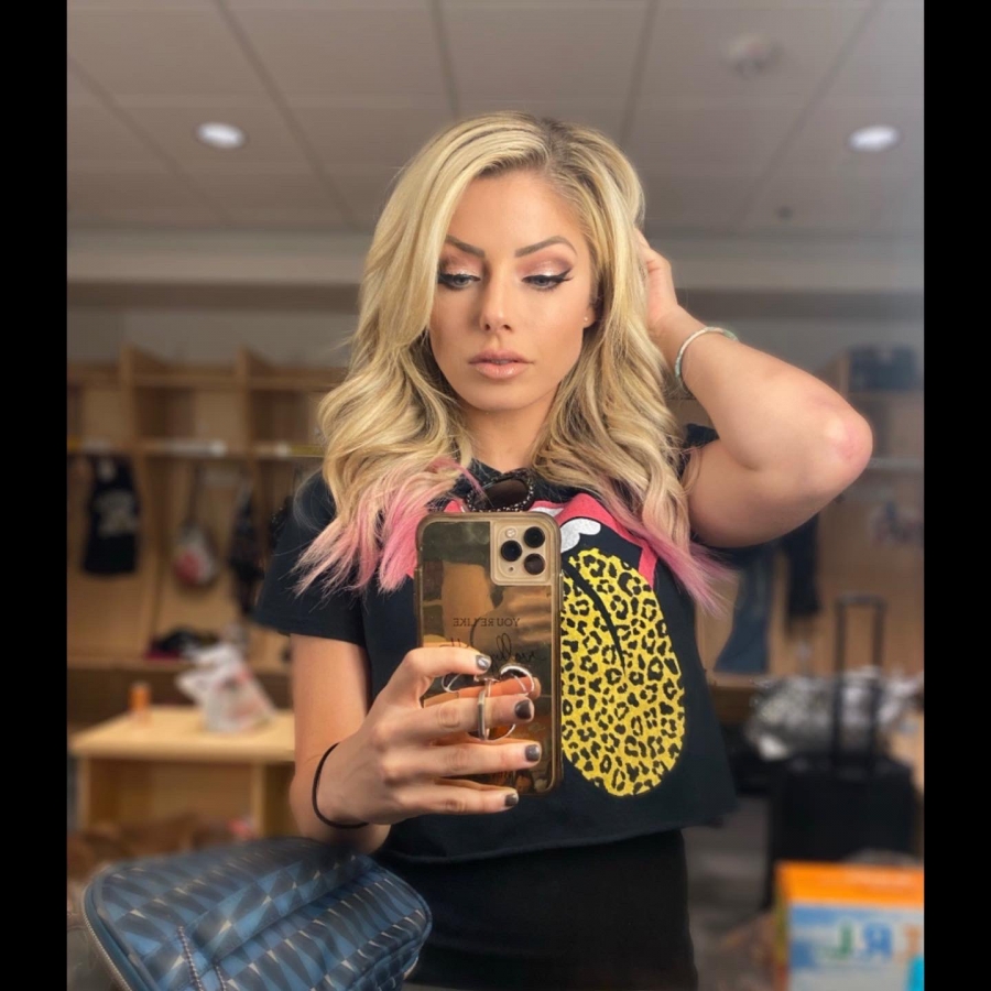 AlexaBliss_WWE-1273299156216373248-20200617_115910-img3.jpg