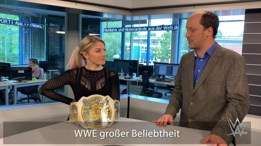 Alexa_Bliss_schlagen_Lasst_es_sie_16.jpg