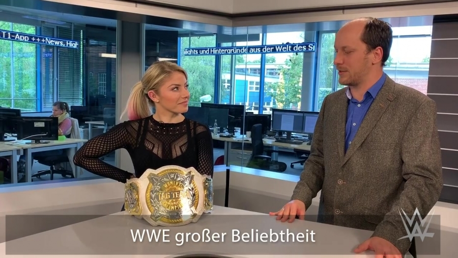 Alexa_Bliss_schlagen_Lasst_es_sie_19.jpg