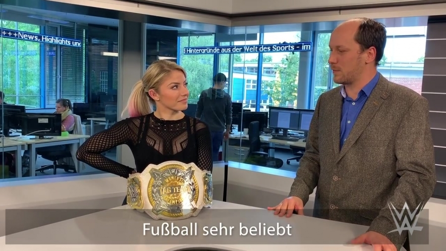 Alexa_Bliss_schlagen_Lasst_es_sie_26.jpg